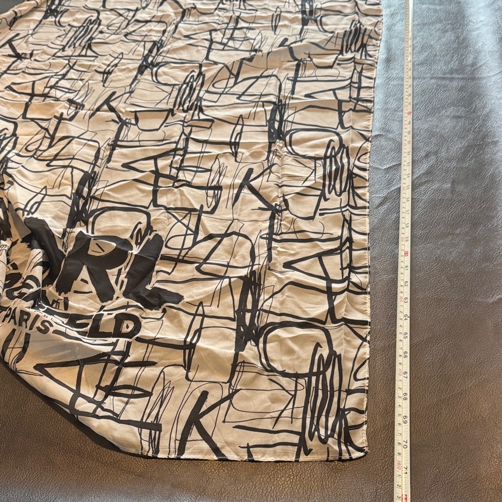 NWT Karl Lagerfeld Graphic Black and White Scarf - Picture 3 of 6